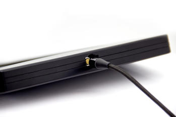 Das magnetische Ladekabel erleichtert die Arbeit der Museums MitarbeiterInnen