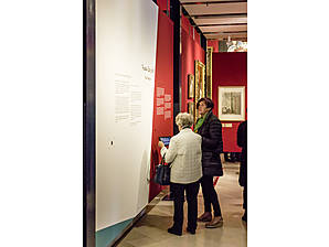 Besucher der Ausstellung "Von Degen, Segeln und Kanonen – Der Untergang der Prinzessin Hedvig Sofia"