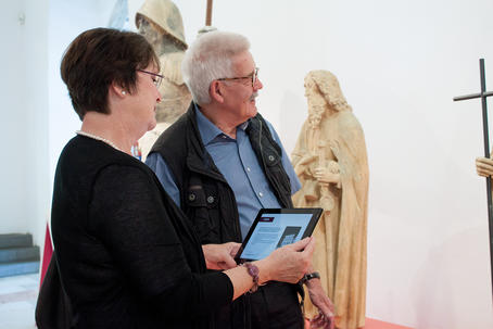 Museumsbesucher nutzen Dorengo, den intuitiven Multimedia Guide